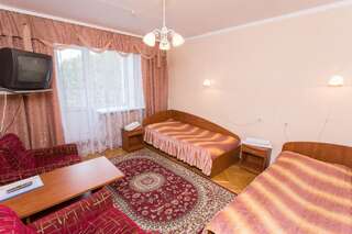 Отель Agat Hotel Минск Стандартный двухместный номер с 2 отдельными кроватями и балконом-2